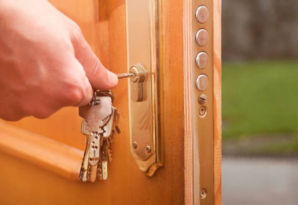 Puertas antiokupa: La seguridad perfecta para tu casa vacía